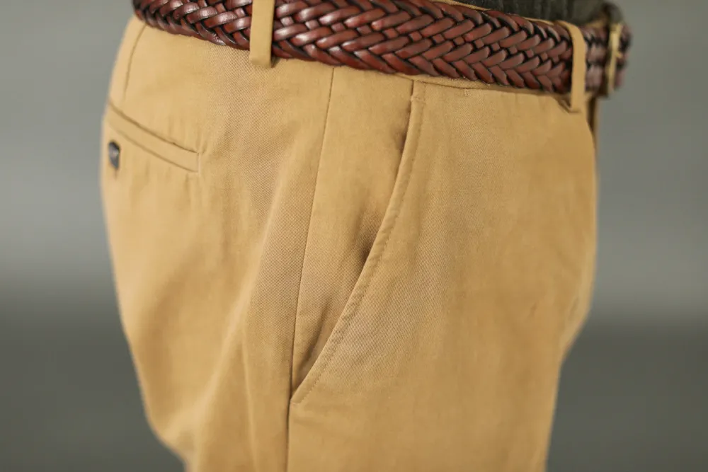 Drapeau Noir Chino Ajusté Camel Best