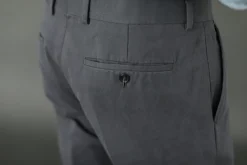 Drapeau Noir Chino Ajusté Gris Dark Grey Fashion