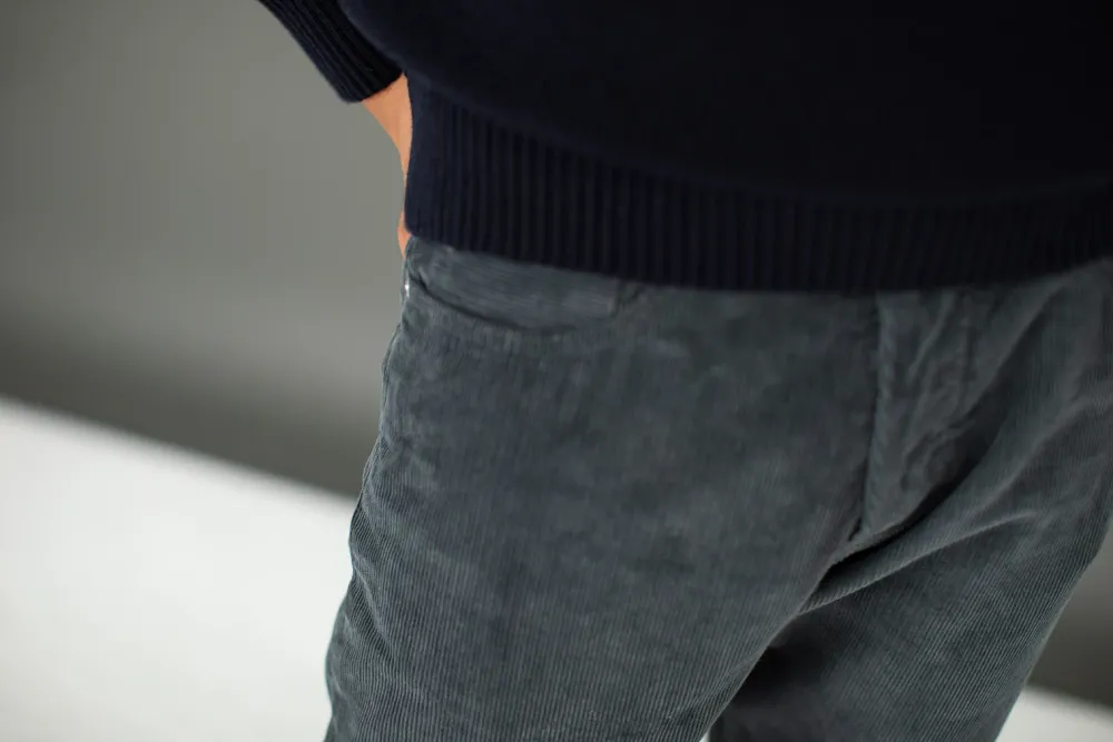 Drapeau Noir Jean Velours Gris Sale